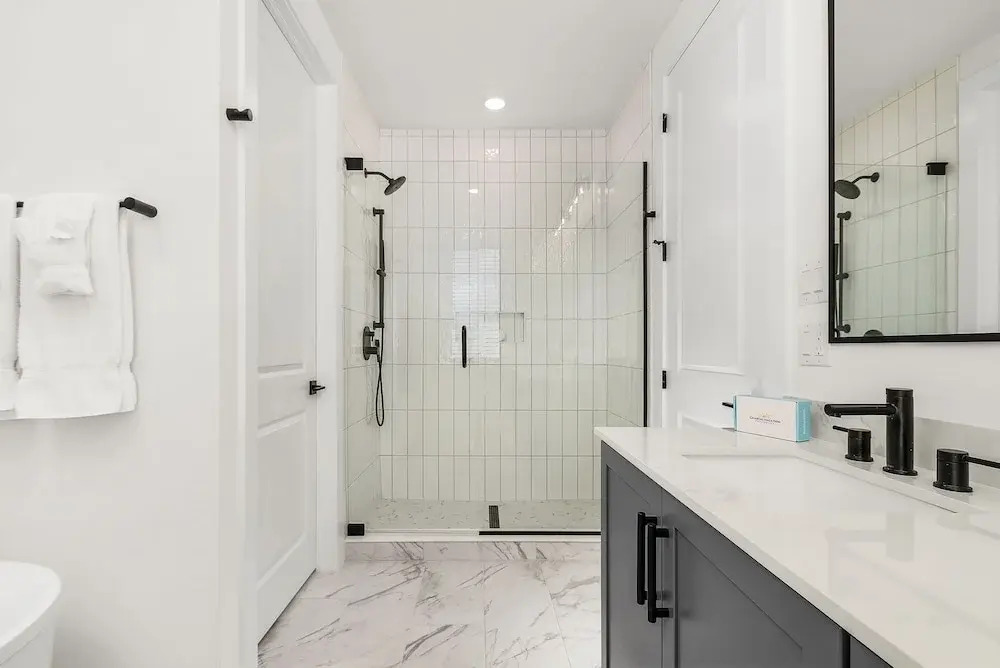 5350 Chasing Sunshine: 5bd/4.5ba Pool Home! 5 Bedroom Home