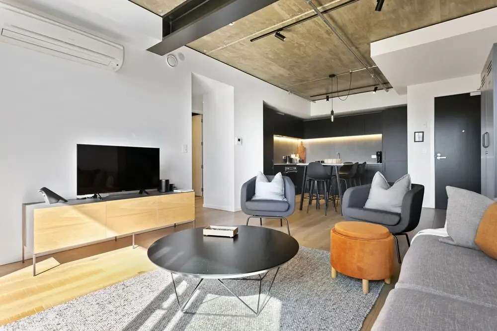 Urban style apt fantastic city views