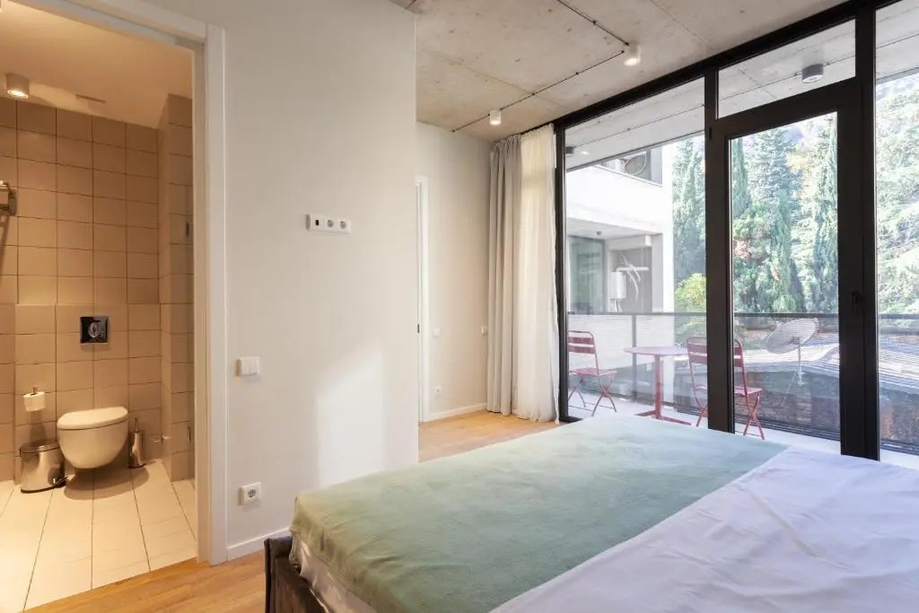 Spacious 3 BedroomR and 2 balcony Apartment in the city center
