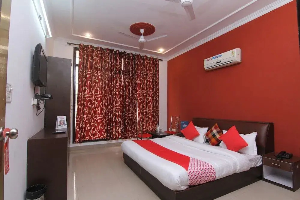 OYO 18557 The Chef Guest House