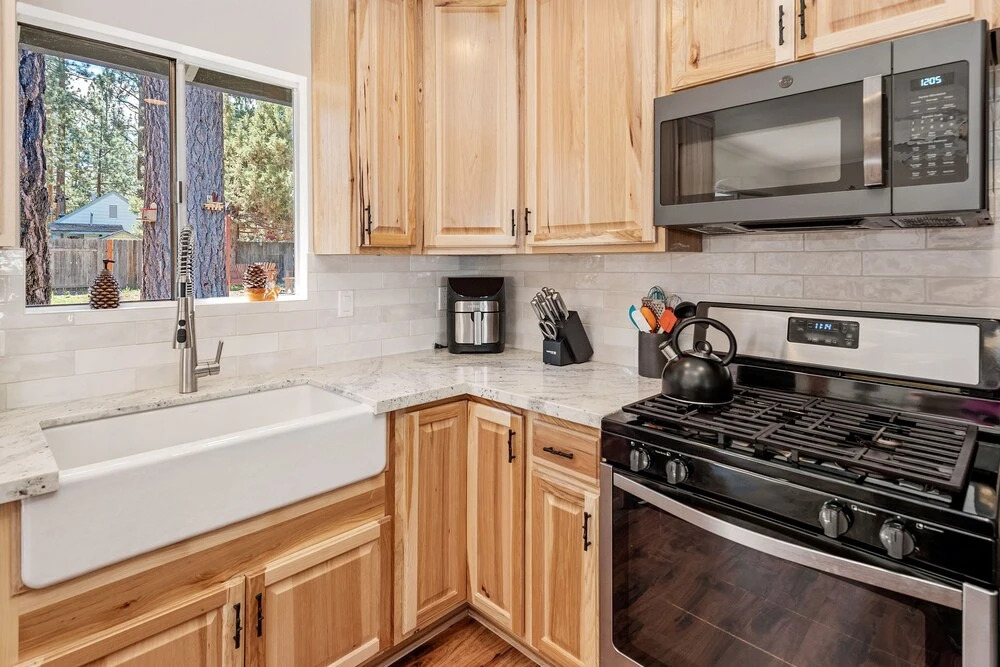 Pine Mountain Lodge - Cute And Cozy With Hot Tub And Fenced Yard! 2 Bedroom Cabin