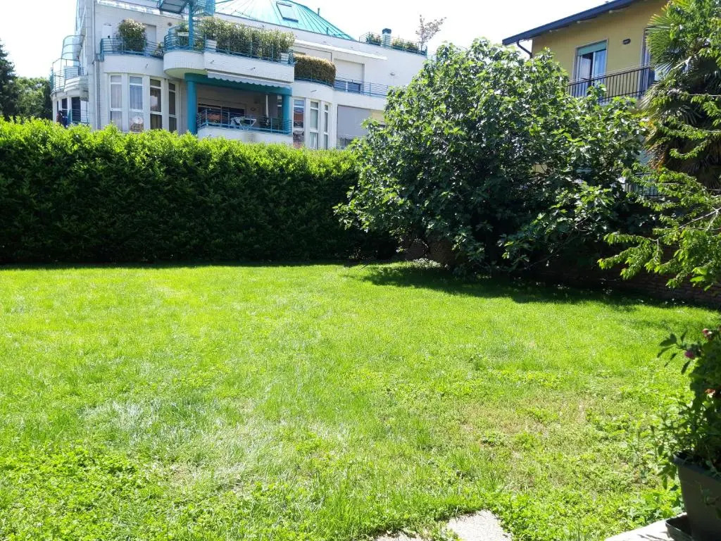 "B&B Sans égal", con CAMERE PRIVATE e APPARTAMENTI al PIANO TERRA a Biella