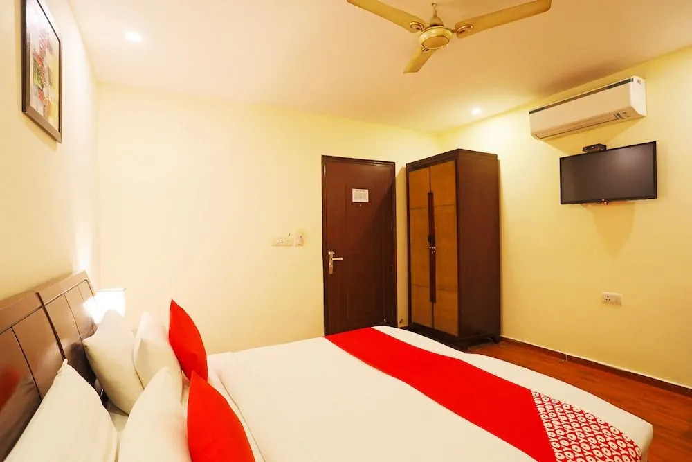 OYO 27927 Hotel Picasso
