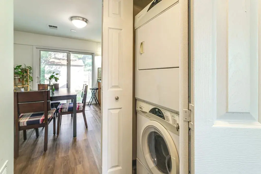3 Mi to Dulles Airport: D.c. Area Townhome