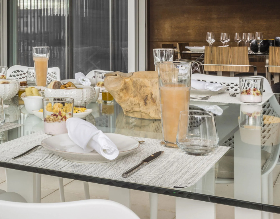 White Exclusive Suites & Villas