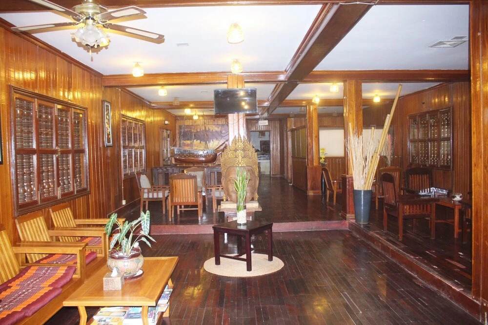 Suryavara Residence Hotel