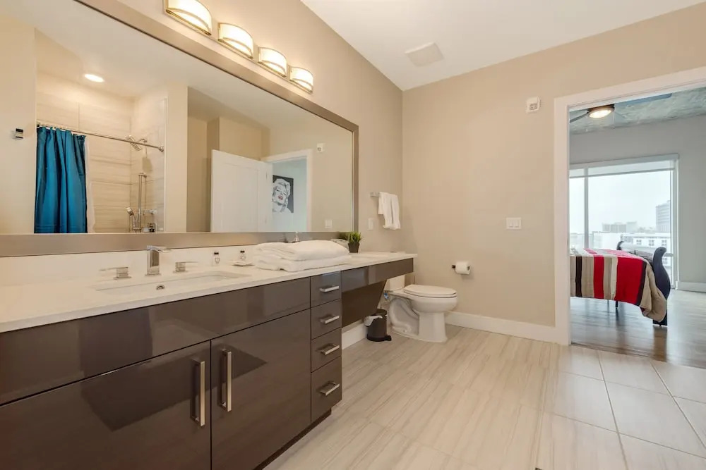 2br Apartment Near Convention Center - No Balcony 2 Bedroom Apts by RedAwning