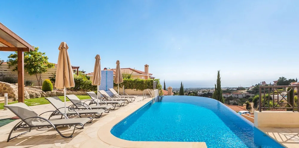 Resitour - Perneri Villas