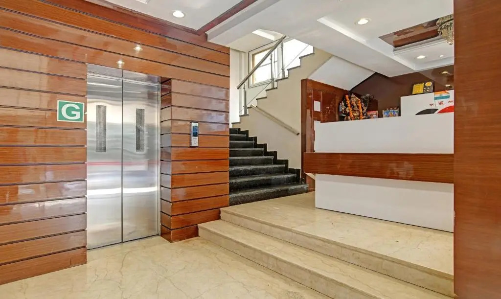 Collection O Hotel Johri Residency