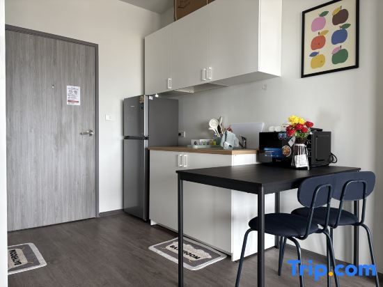 1-minute walk toBTSWutthakat/swimming pool /gym / 300Mbps internet / brand new apartment building