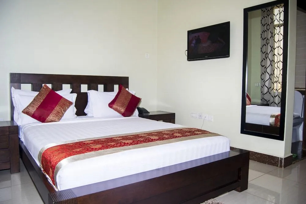 Flomi Hotel