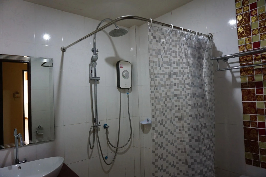 Ponburi Hotel