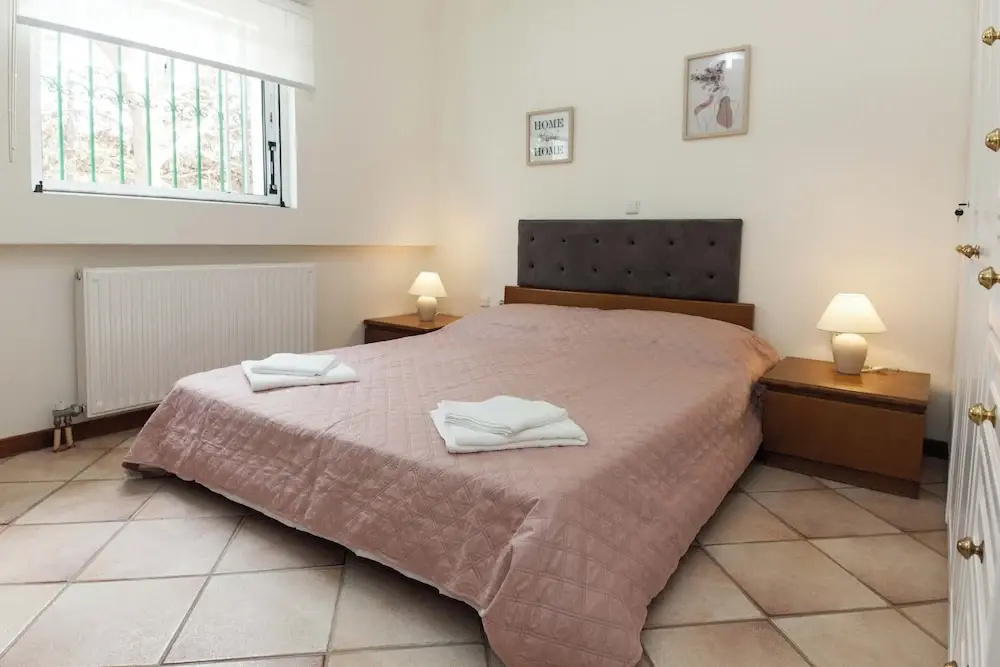 Deluxe 3 Bd House near Lagonisi w Garden