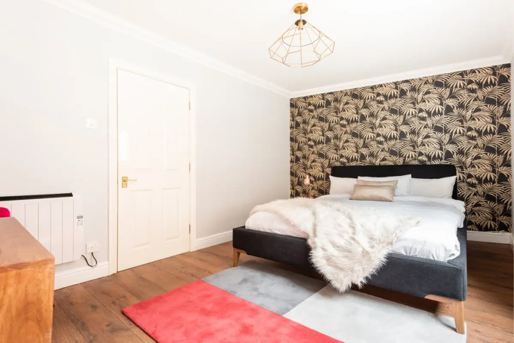 The Old Station House - Stylish & Central 2bdr Apartment