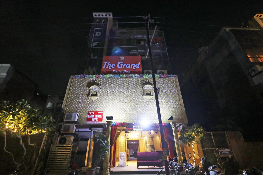 OYO 15763 Hotel Grand inn