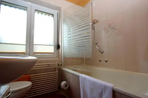 4865 Private Rooms
