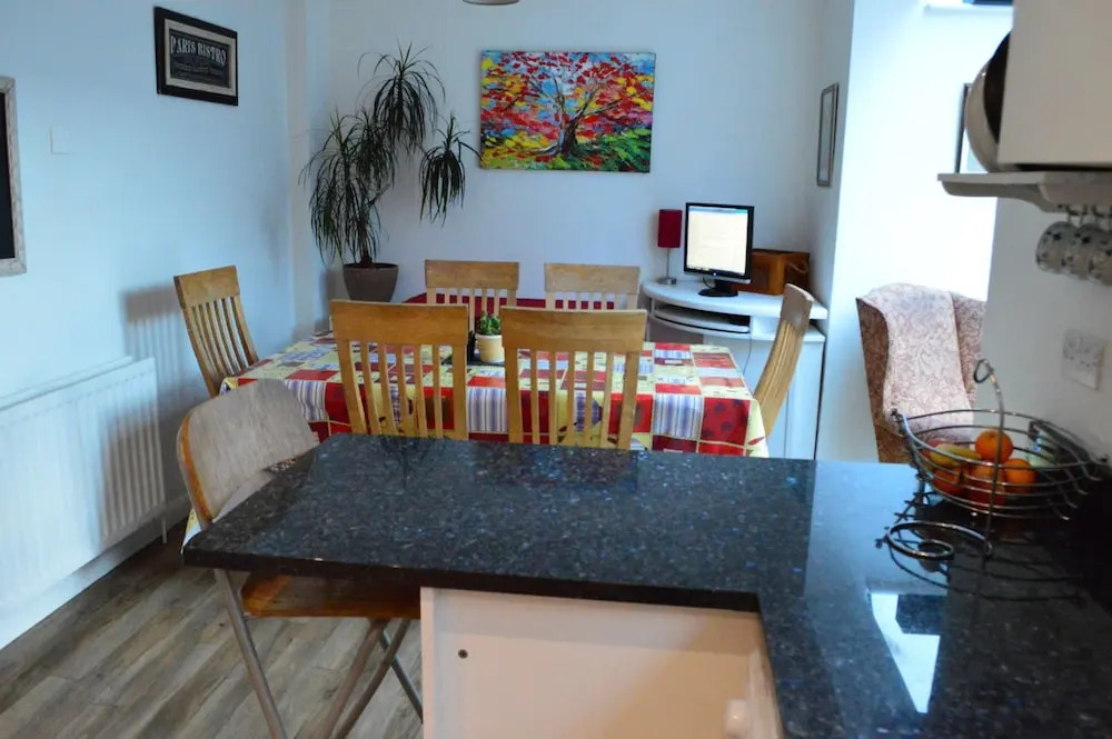3 Bedroom Family Home Near The DLR
