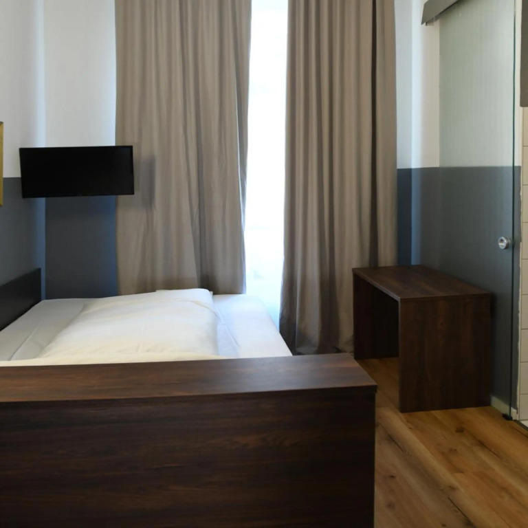 Hotel Apadana Frankfurt