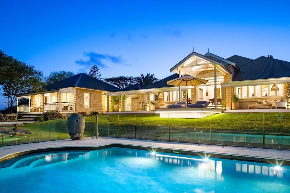 Hinterland House
