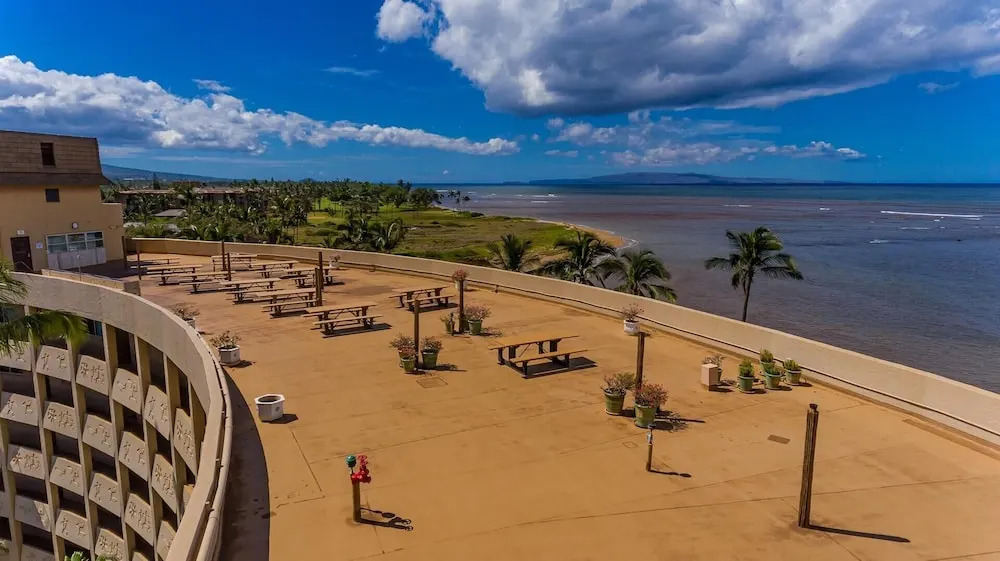 Menehune Shores #423 2 Bedroom Condo by RedAwning