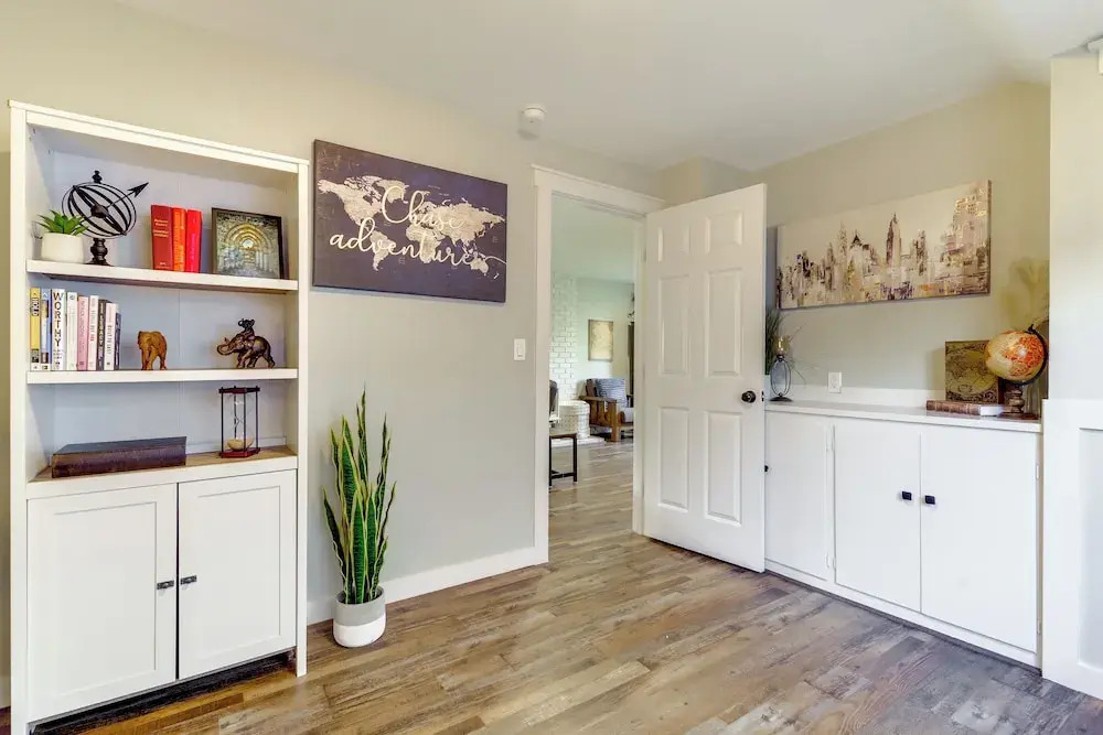 1 Mi to Historic Dtwn: Dog-friendly Everett Home!