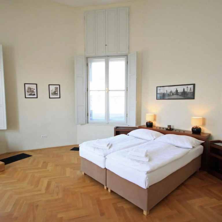 Riverside Palace Apartments