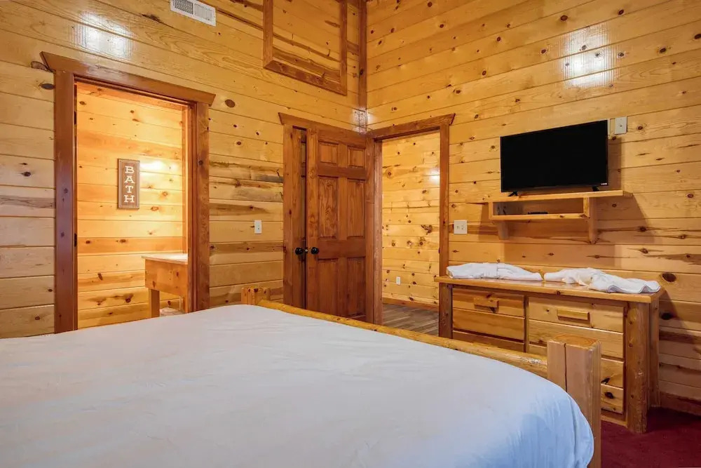 Marco Polo Lodge by Avantstay Sleeps 28 Indoor Pool Theater Game Room View