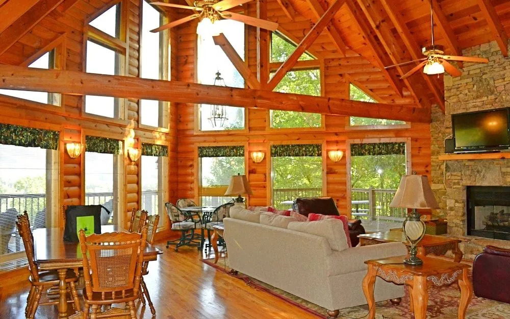 Mountain Tyme Lodge 5 Bedrooms 3 Bathrooms Cabin