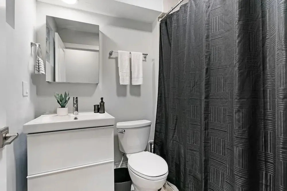Comfortable 3BR Apt - Lincoln 03-3