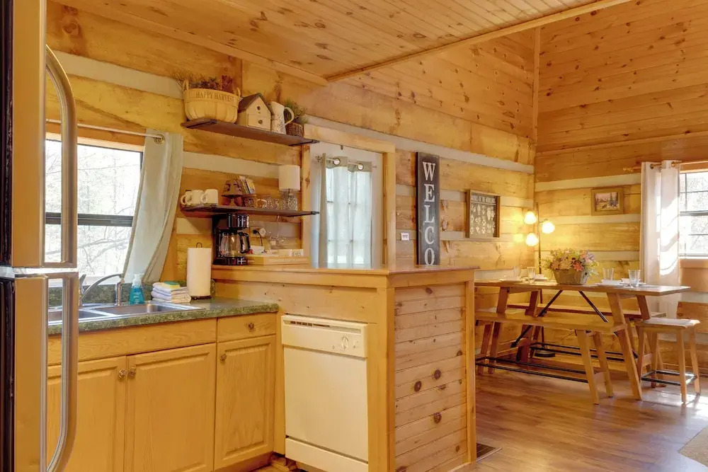 Private Hot Tub & Game Room: Mountain Retreat!