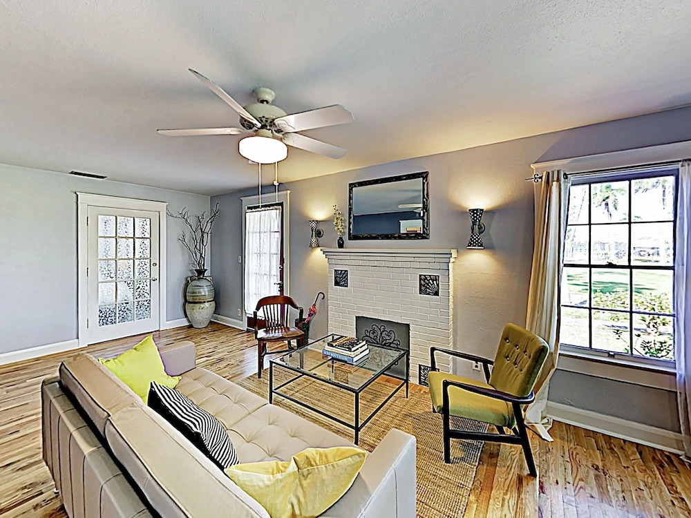 New Listing! Riverside W/ Dazzling Views 3 Bedroom Home