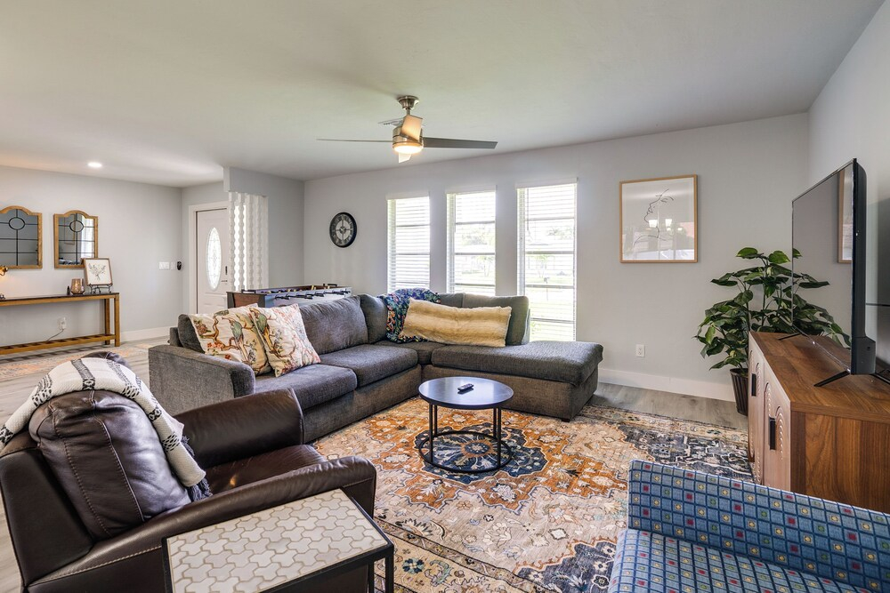 Game, Shop & Beach-hop: Family Home in Cape Coral