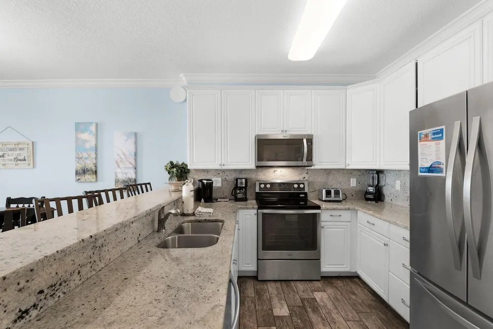 Twin Palms 402