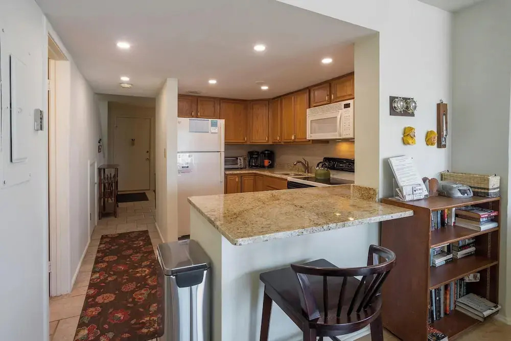 Mariners Court 204