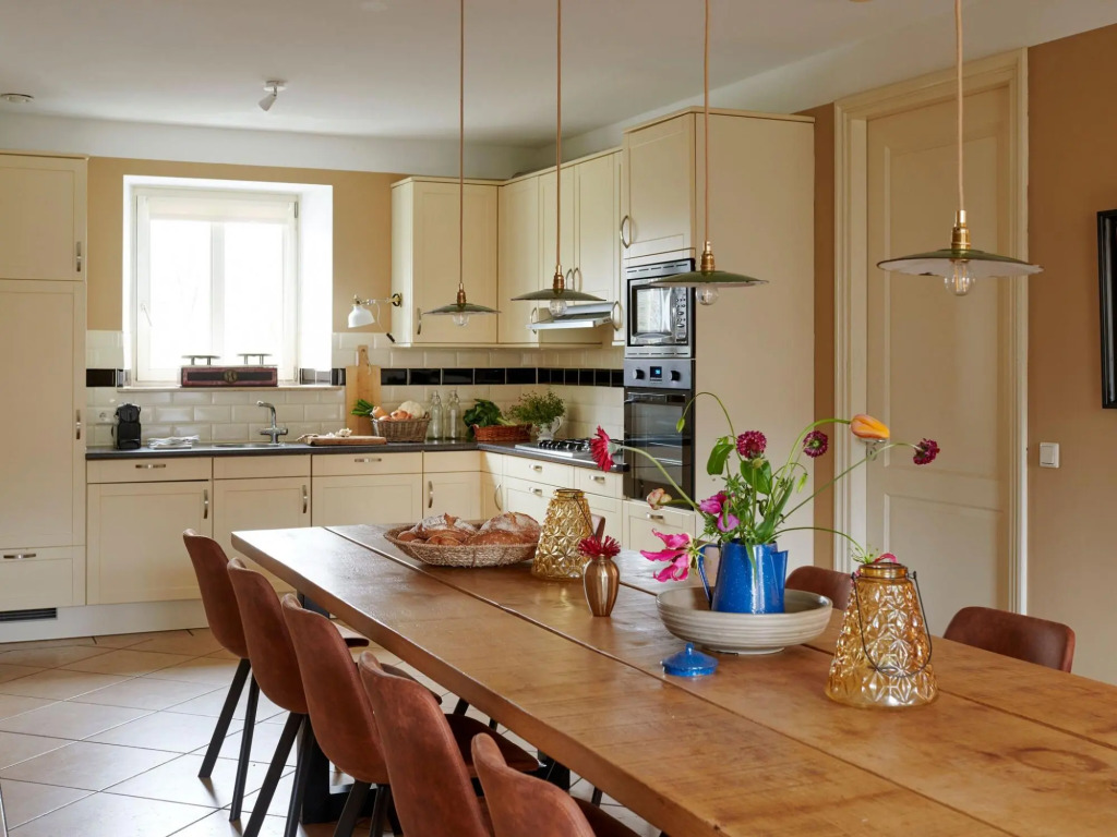 Colorful Holiday Home in Baarlo Near Boating With Hot Tub