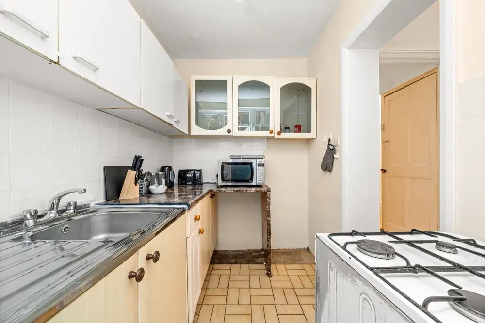 Homely 4-bedroom Home With 2 Baths & Free Parking