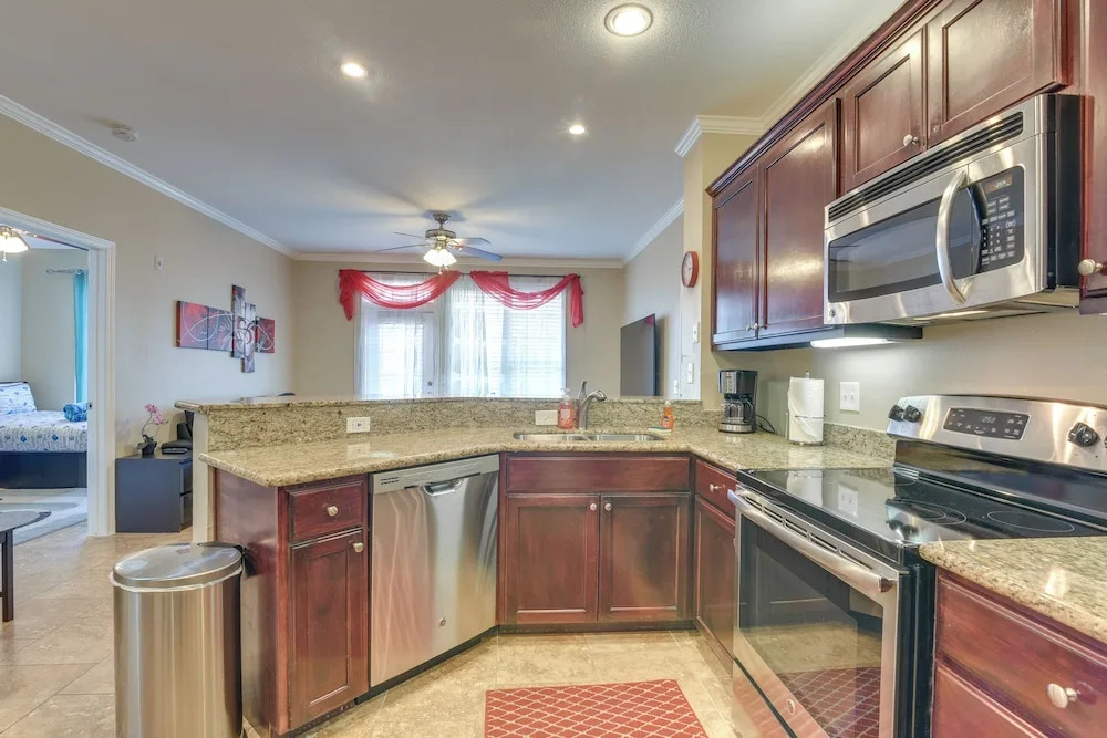 Steps to Beach & Seawall! Galveston Condo w/ Pool
