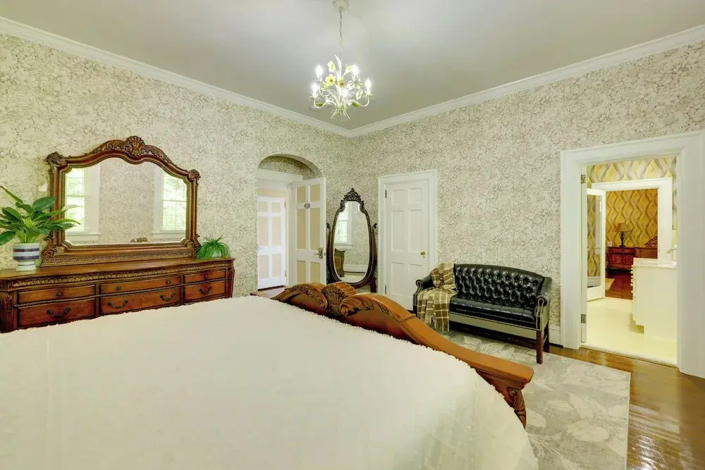 Home on Sprawling Estate, 6 Mi to Dtwn Spartanburg