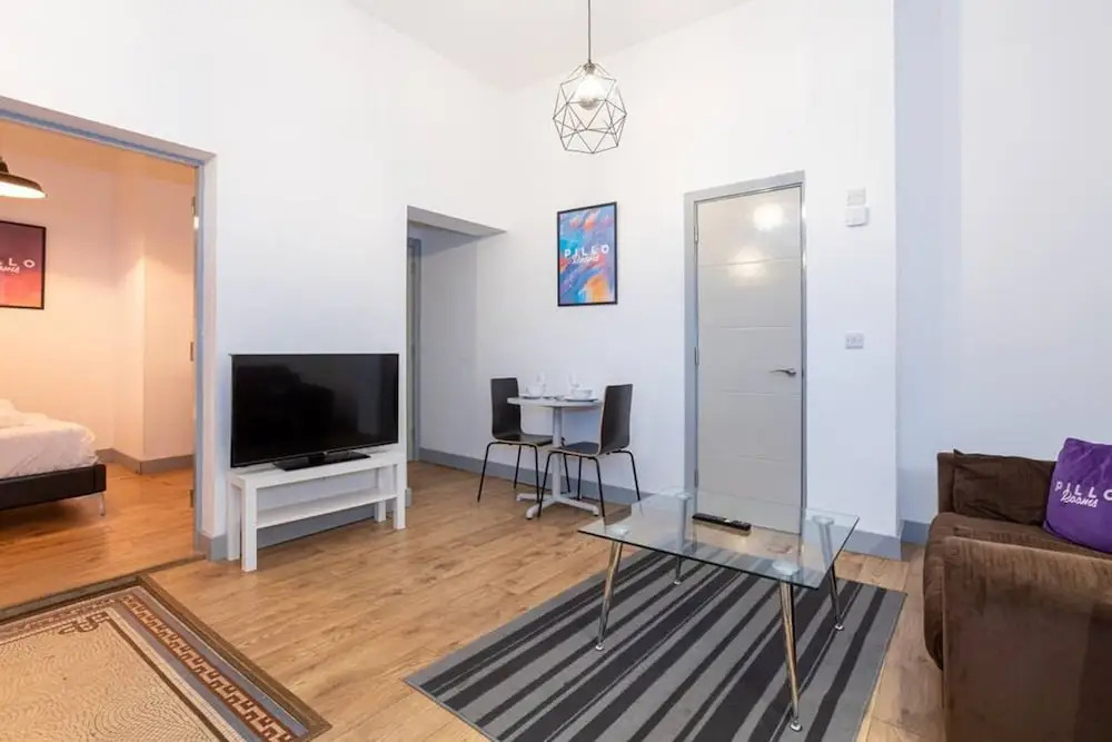 Unique 1 Bedroom Apartment by Pillo Rooms