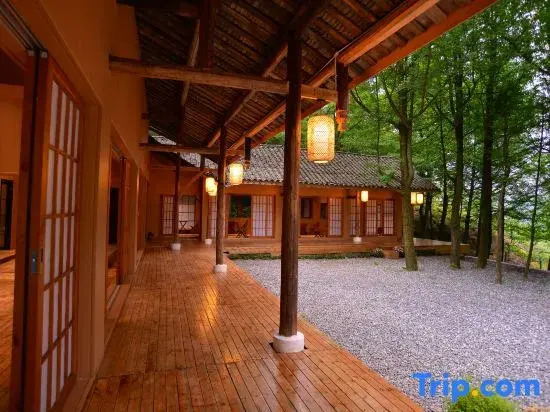 Shanjian Youmingyue Private Hot Spring Homestay (Dujiangyan)