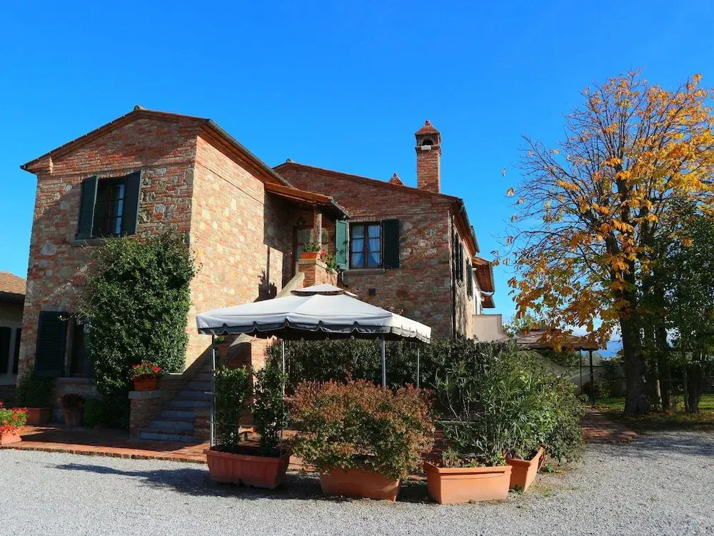 Apartment Near Cortona With Pool and Roman Charm