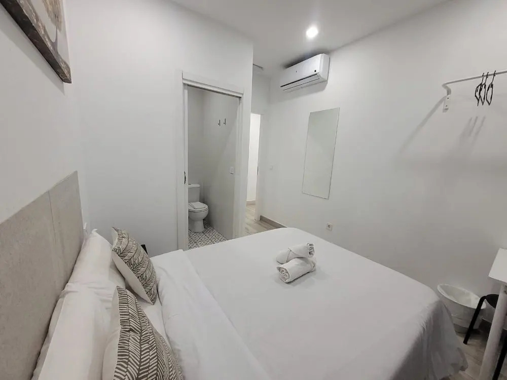 AYZ Silvela - Auto check-in property