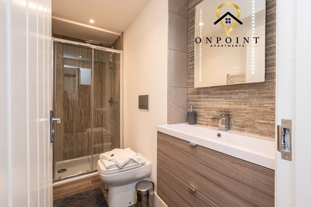 FRESH 2 Bedroom Apt With Parking