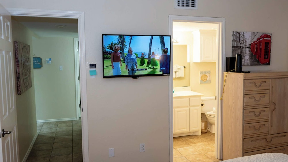 Short Walk to Beach - Pool - 1st Floor