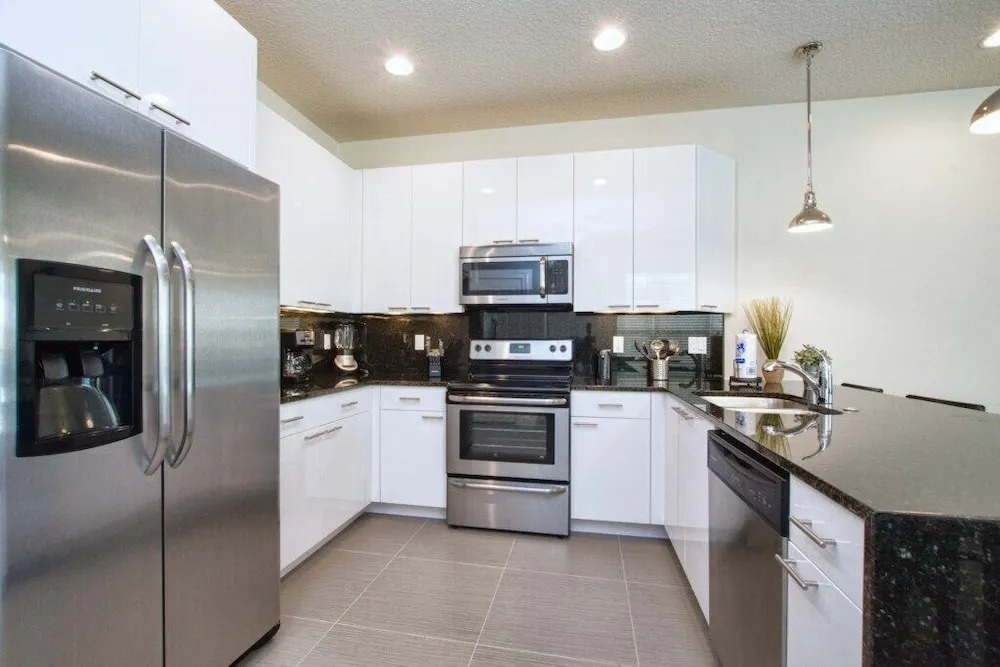 Beautiful House, Private Splash Pool, Balcony Off Master Suite, Free Wifi!!! 3 Bedroom Townhouse by RedAwning