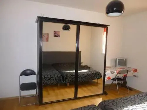 Hotel Porte de France - Self Check In by Homenhancement