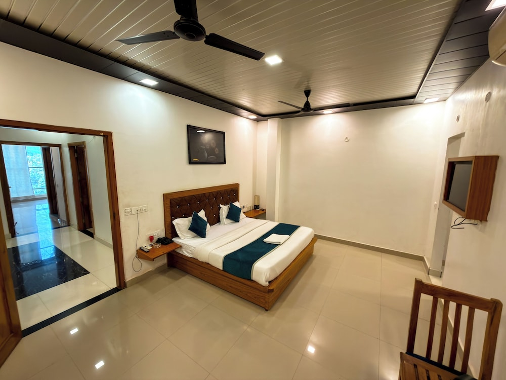 AARYA HOTEL & SPA Jim Corbett