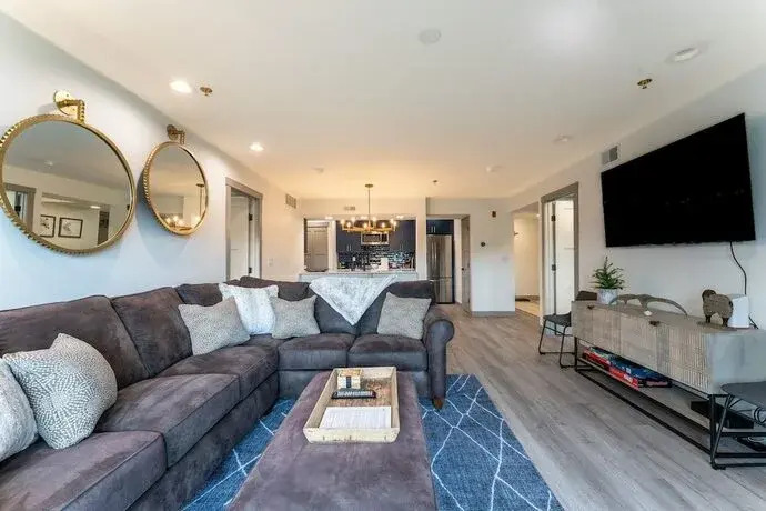 Lake Forest Summit Condo: Great Penthouse Views