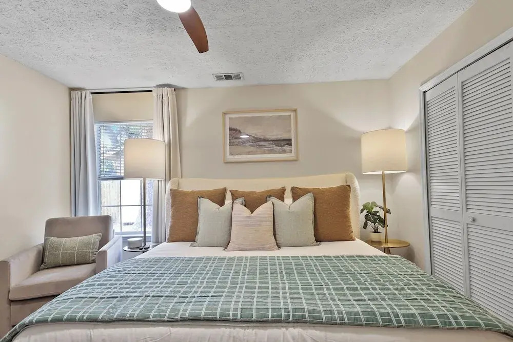 New Meets Nostalgic- Cottage Sleeps 8