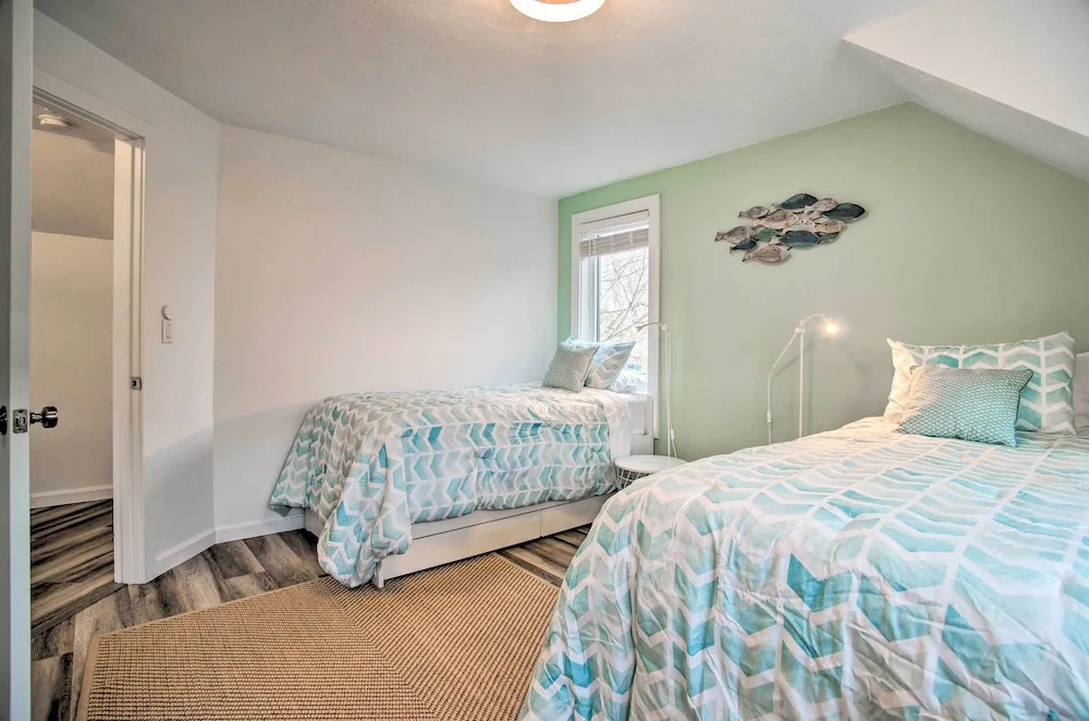 5 Mi to Mashpee Commons: Coastal Mashpee Condo